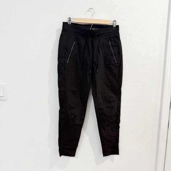 Athleta Pants - Athleta- Women’s Black Trekkie North Jogger  Pants Size 4